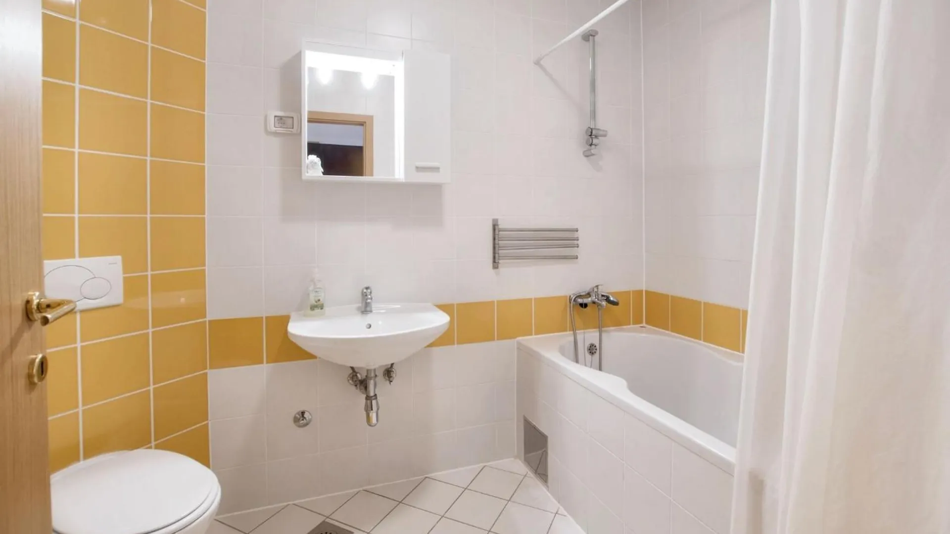 Modern Apartment In Basanija 73 M² Balcony And Air Conditioning