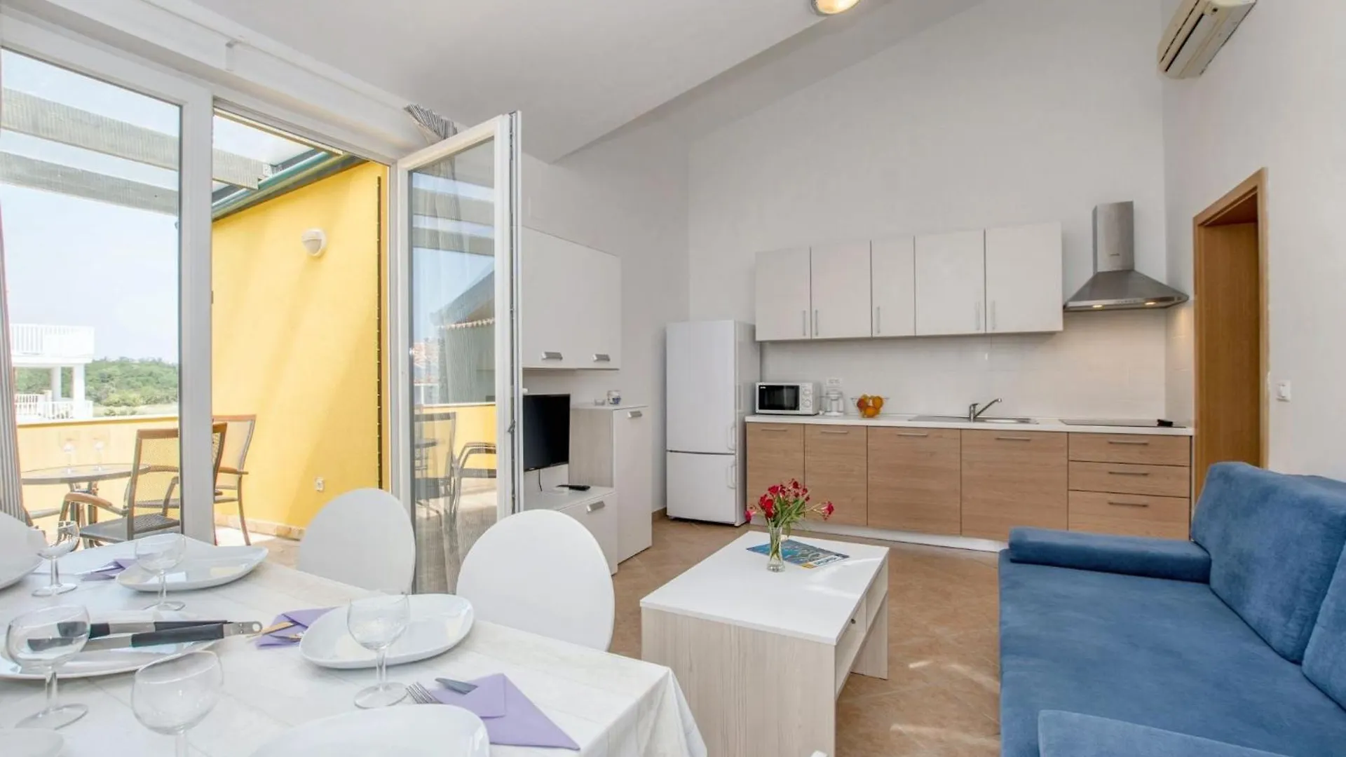 Modern Apartment In Basanija 73 M² Balcony And Air Conditioning