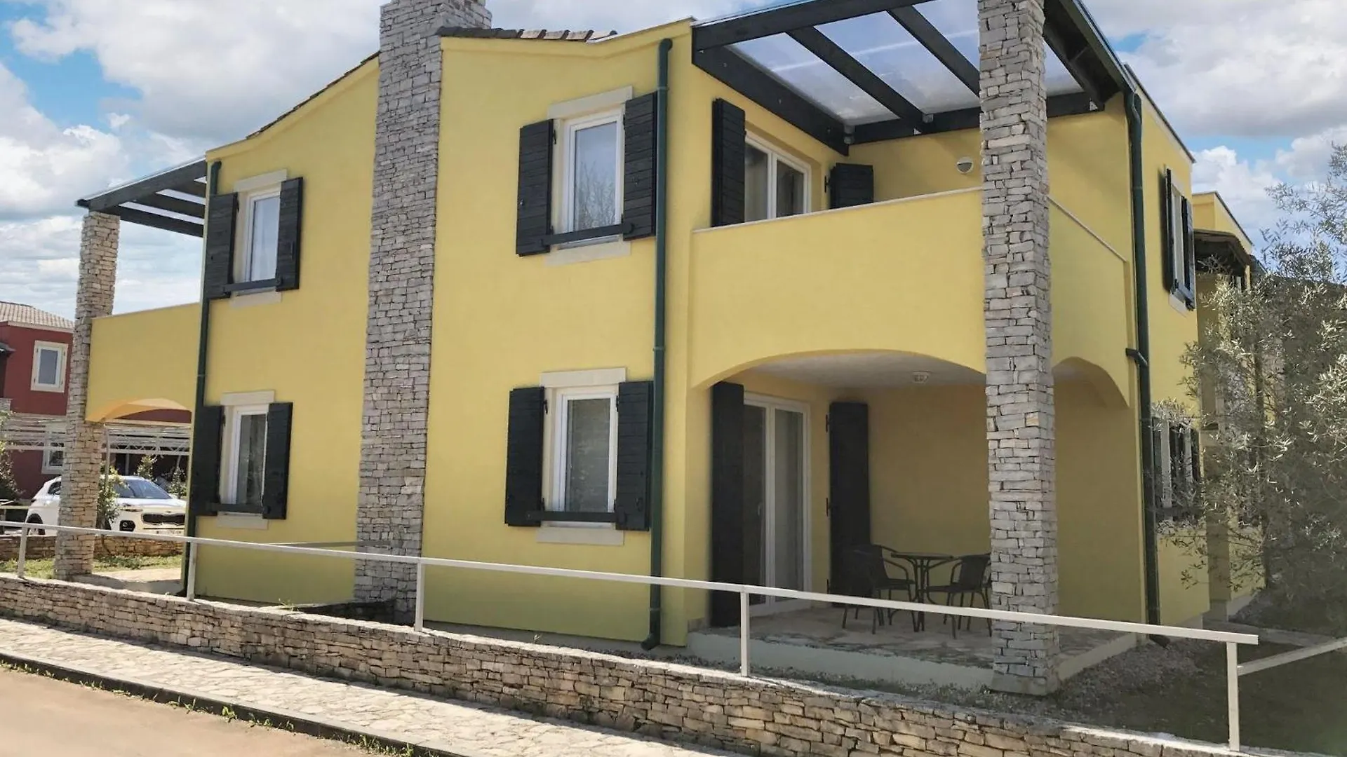 Modern Apartment In Basanija 73 M² Balcony And Air Conditioning