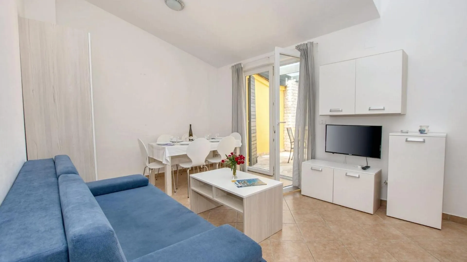 Modern Apartment In Basanija 73 M² Balcony And Air Conditioning
