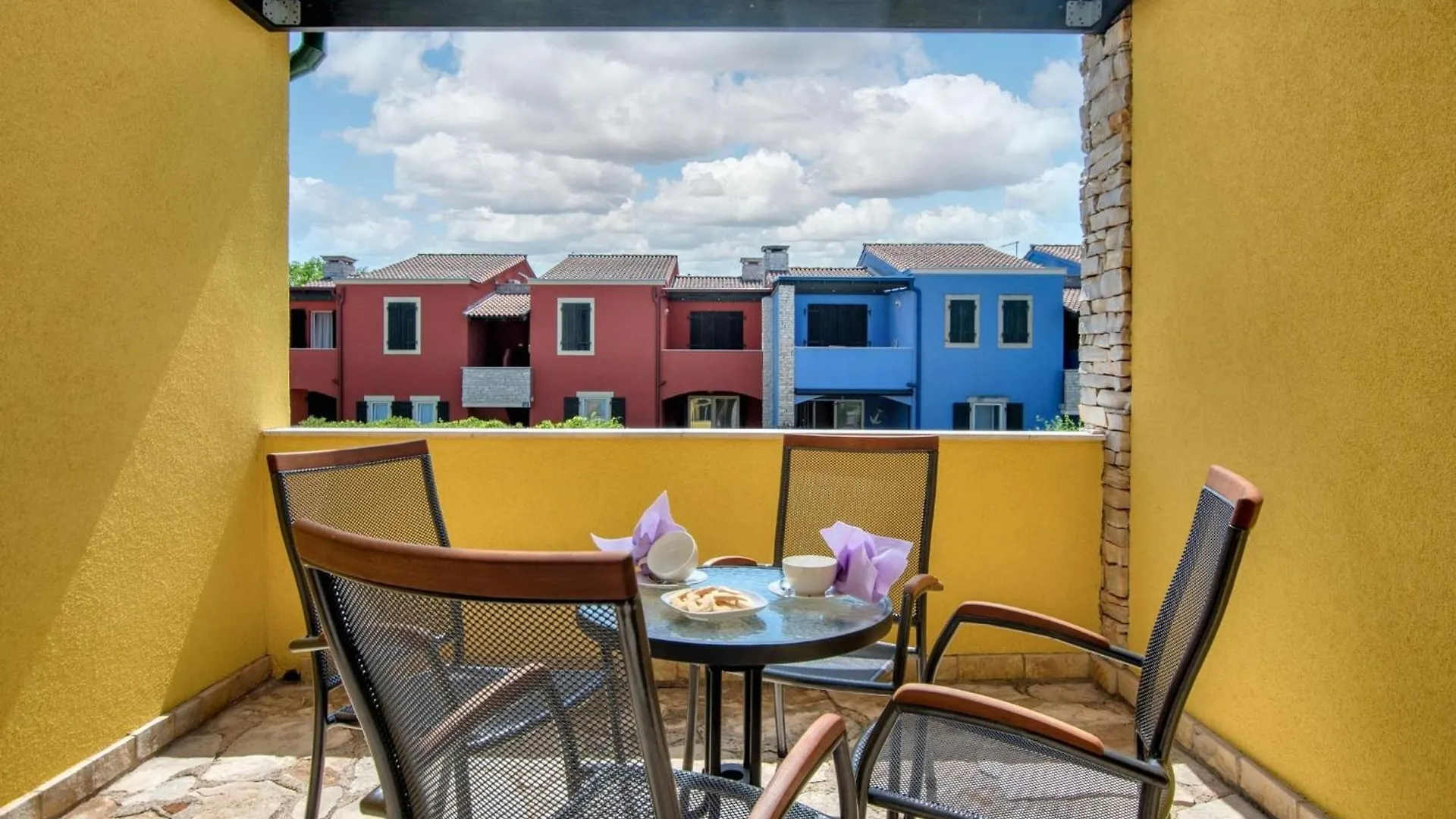 Modern Apartment In Basanija 73 M² Balcony And Air Conditioning